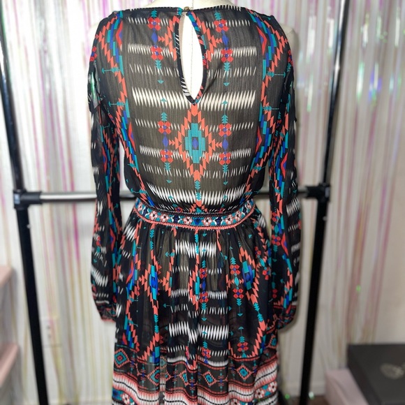 Bebe Aztec cold shoulder dress - Picture 3 of 7